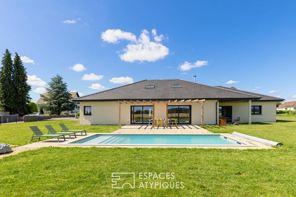 Maison contemporaine avec piscine et vue imprenable