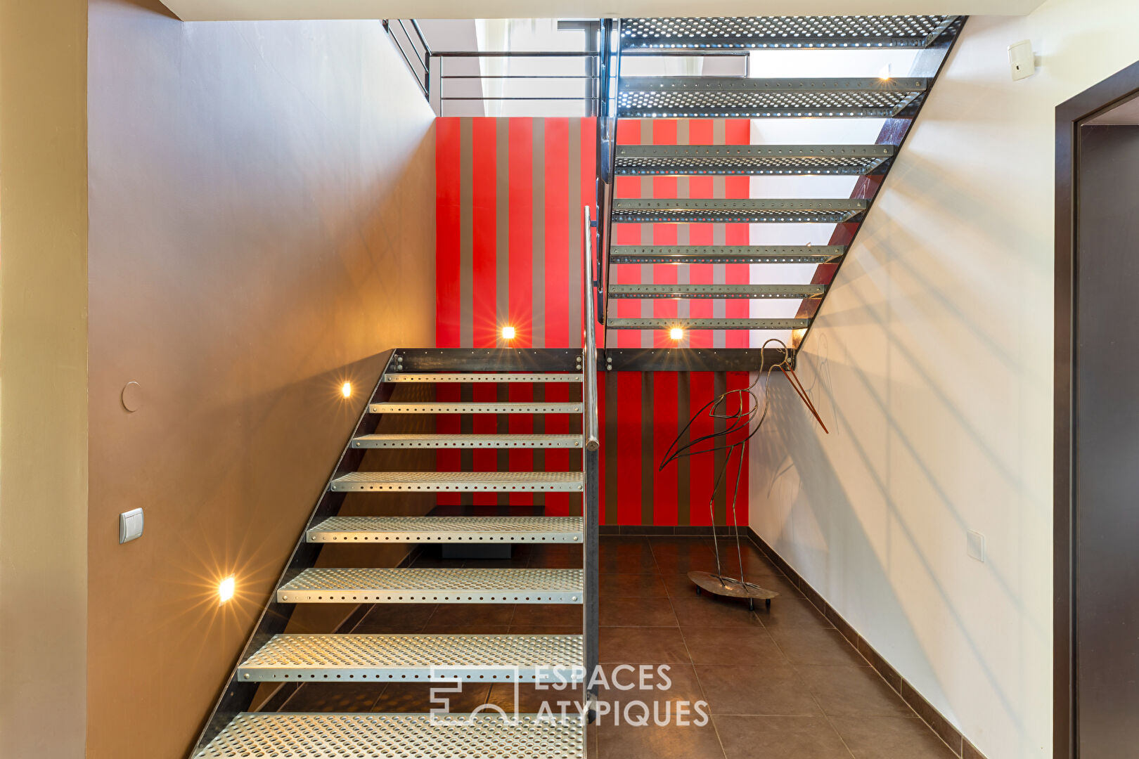 Contemporary villa with panoramic views of the vineyards