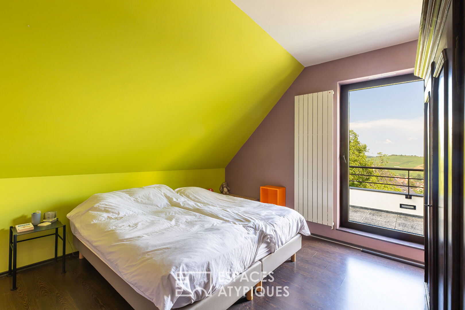 Contemporary villa with panoramic views of the vineyards