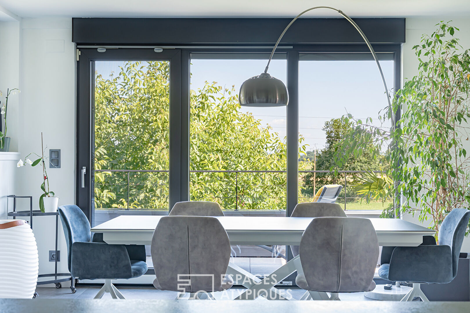 Appartement de caractère avec terrasse et vue dégagée