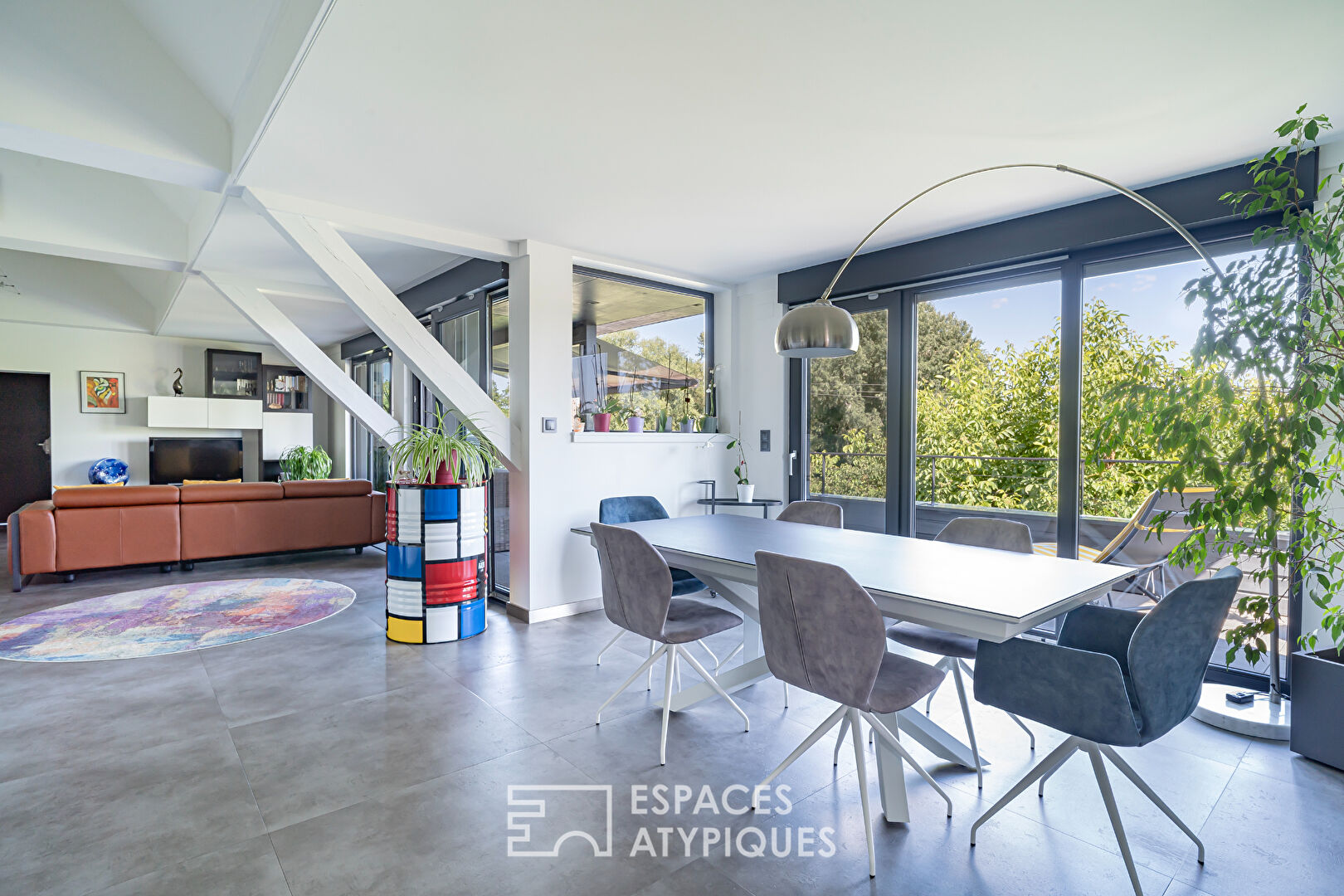 Appartement de caractère avec terrasse et vue dégagée