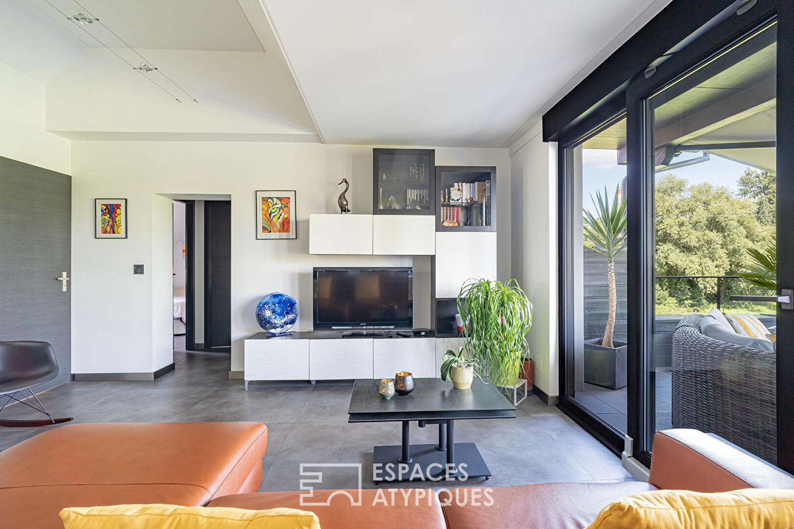 Appartement de caractère avec terrasse et vue dégagée