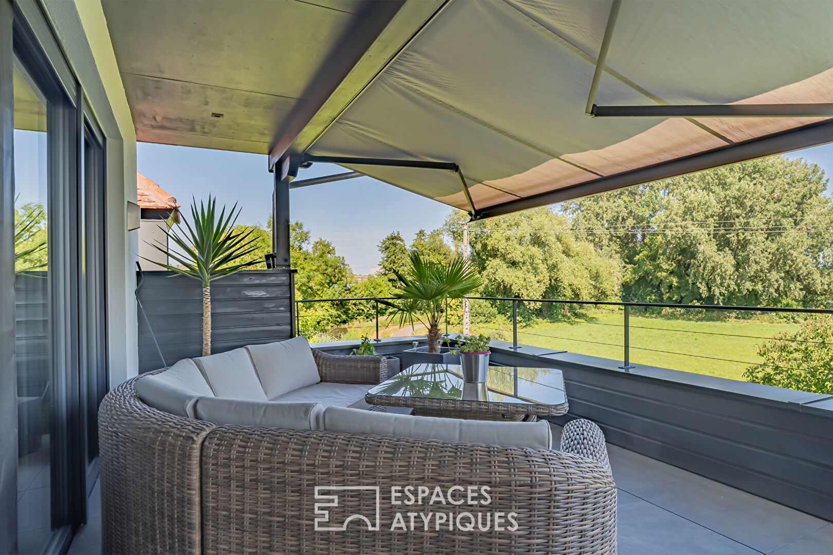 Appartement de caractère avec terrasse et vue dégagée