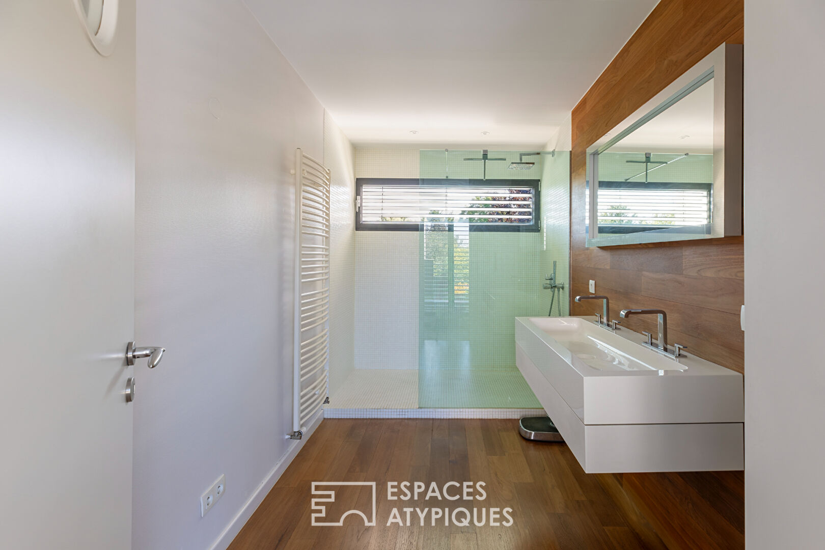 Maison contemporaine et sa piscine au coeur du Rebberg