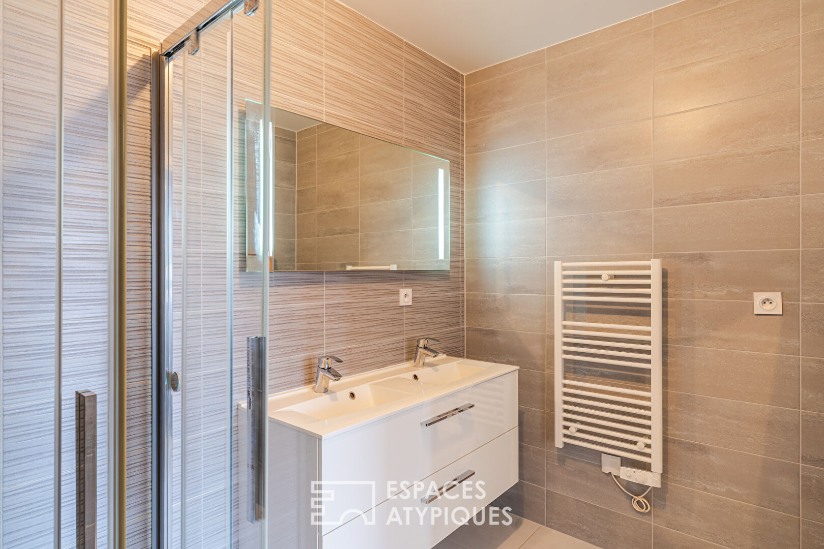 Attique contemporain avec terrasse aux portes de Strasbourg