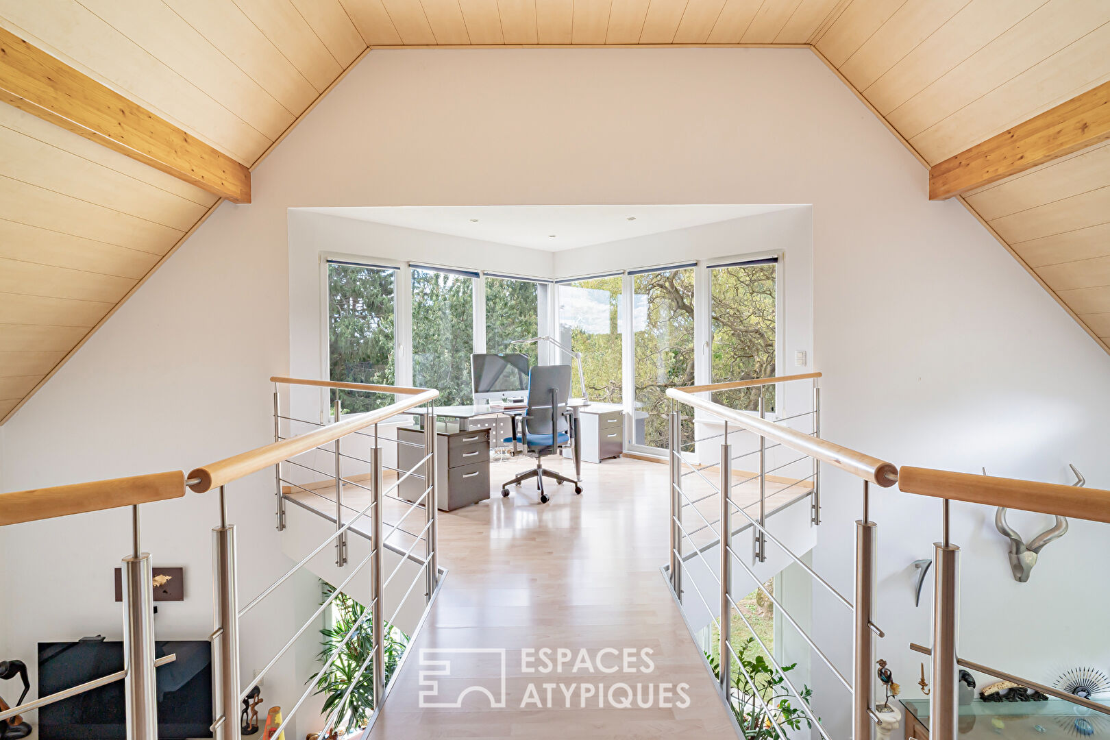 Villa d’architecte et ses installations équestres