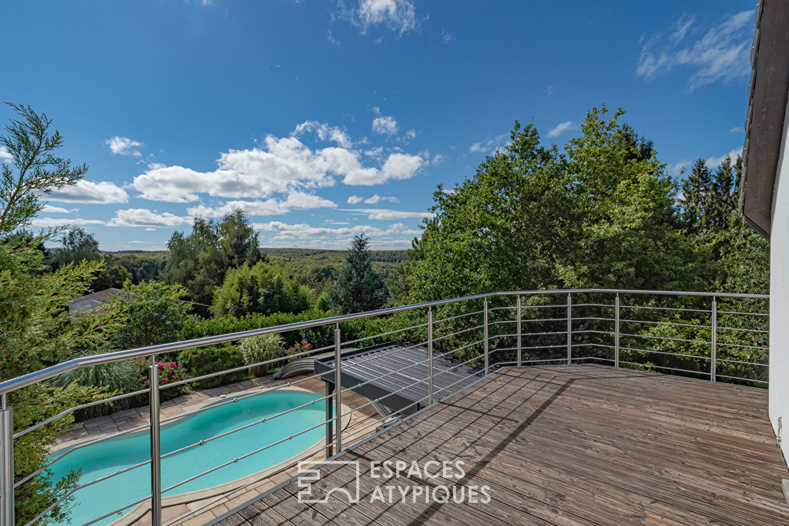 Villa d’architecte et ses installations équestres