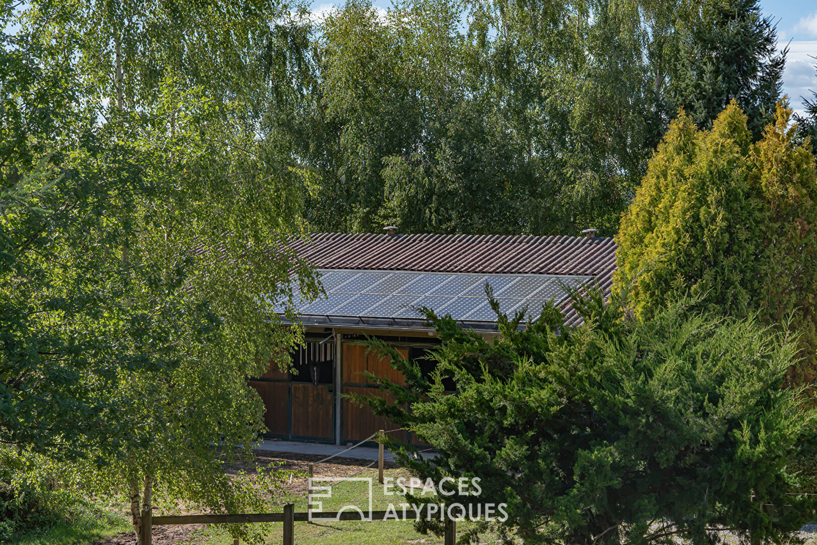 Villa d’architecte et ses installations équestres