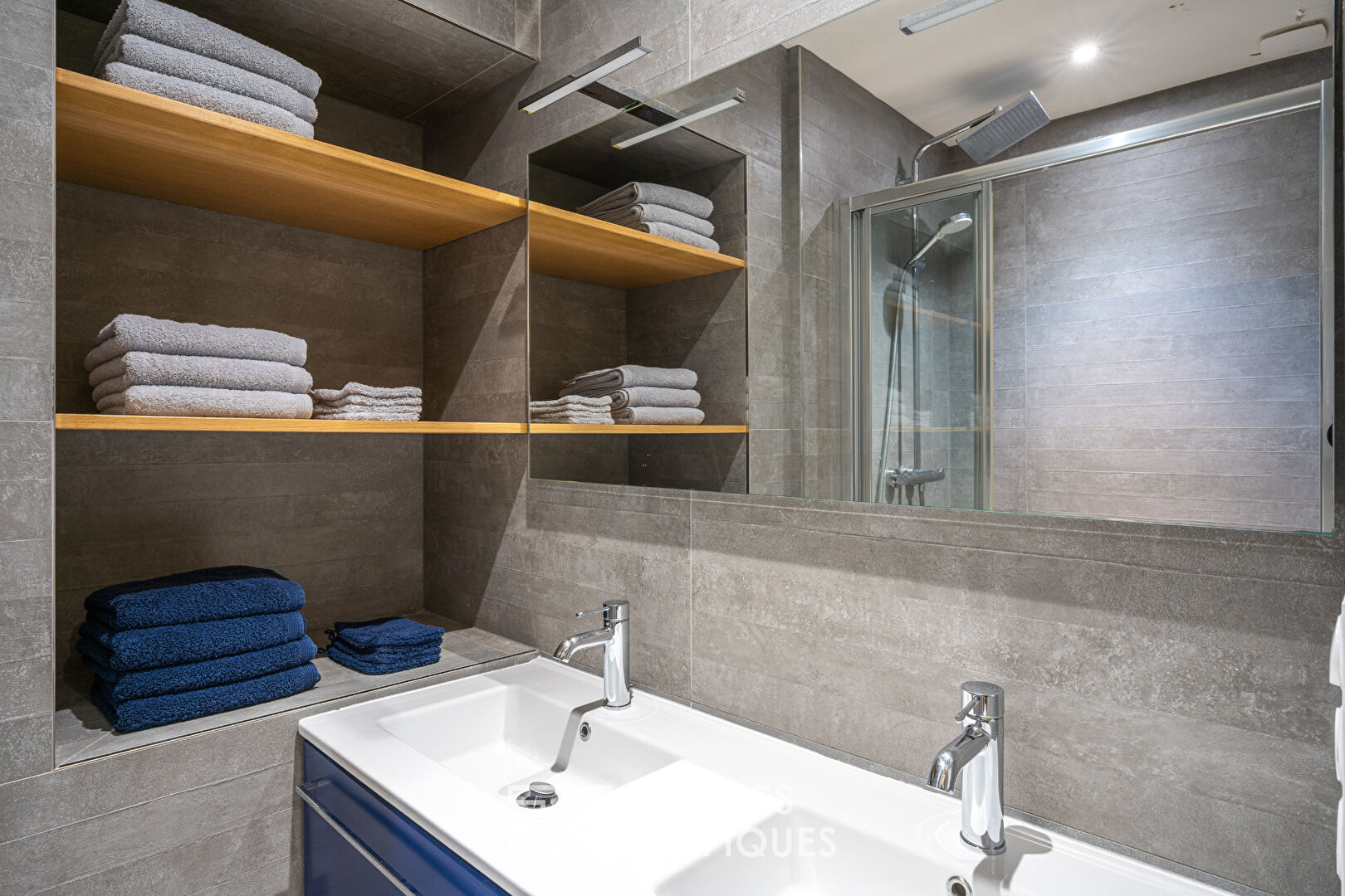 Élégant appartement rénové et son balcon en coeur de ville