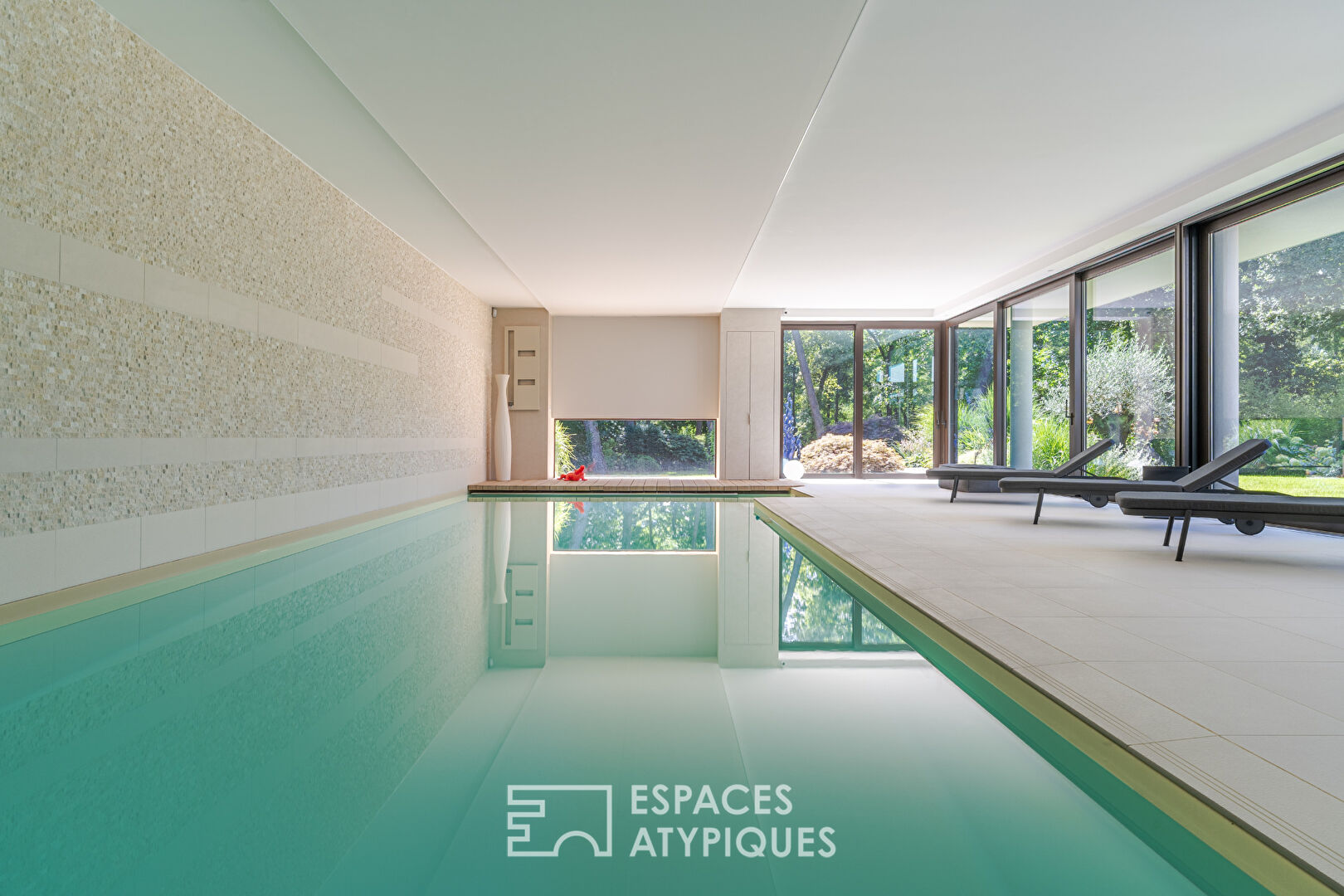 Architect-designed villa with private spa in the heart of a wooded park