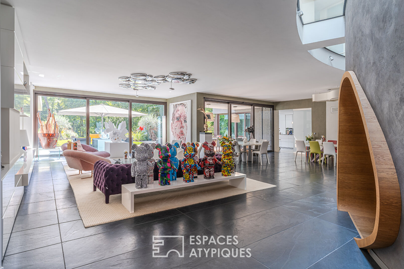 Architect-designed villa with private spa in the heart of a wooded park