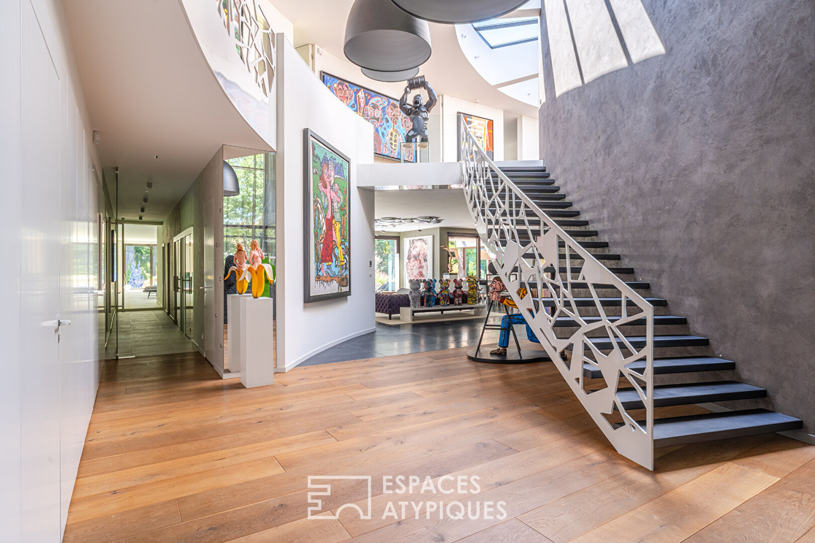 Architect-designed villa with private spa in the heart of a wooded park