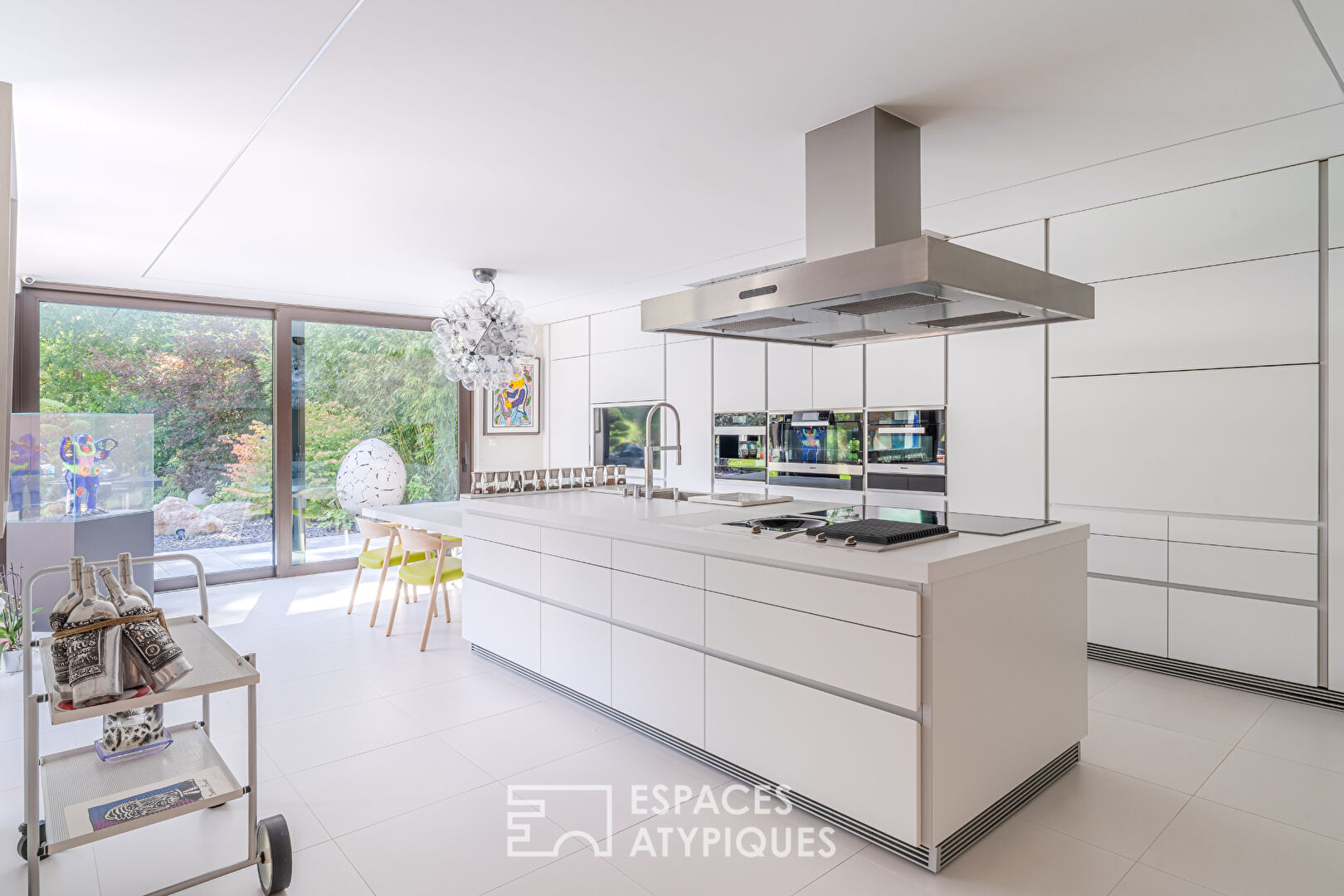 Architect-designed villa with private spa in the heart of a wooded park