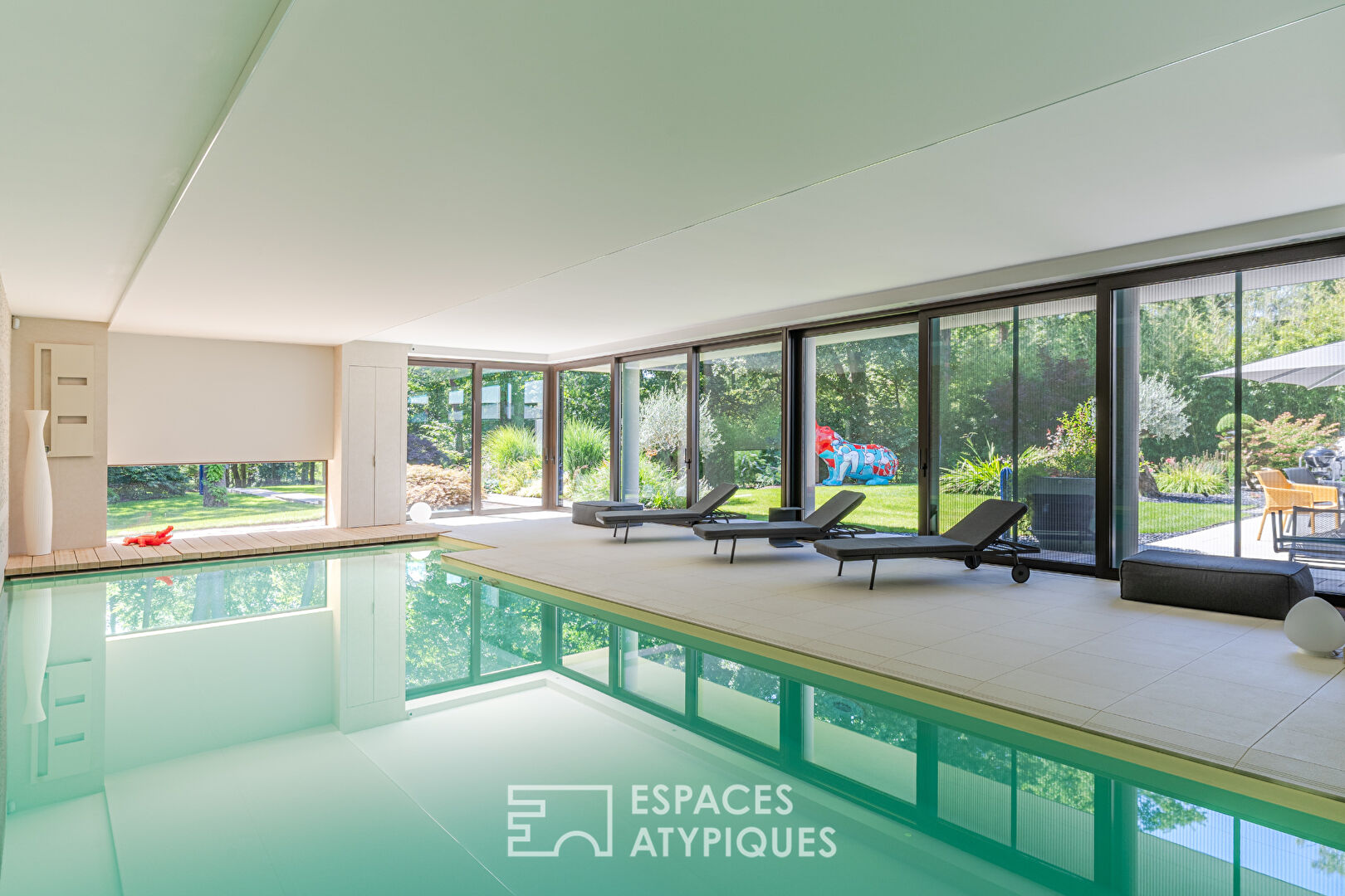 Architect-designed villa with private spa in the heart of a wooded park