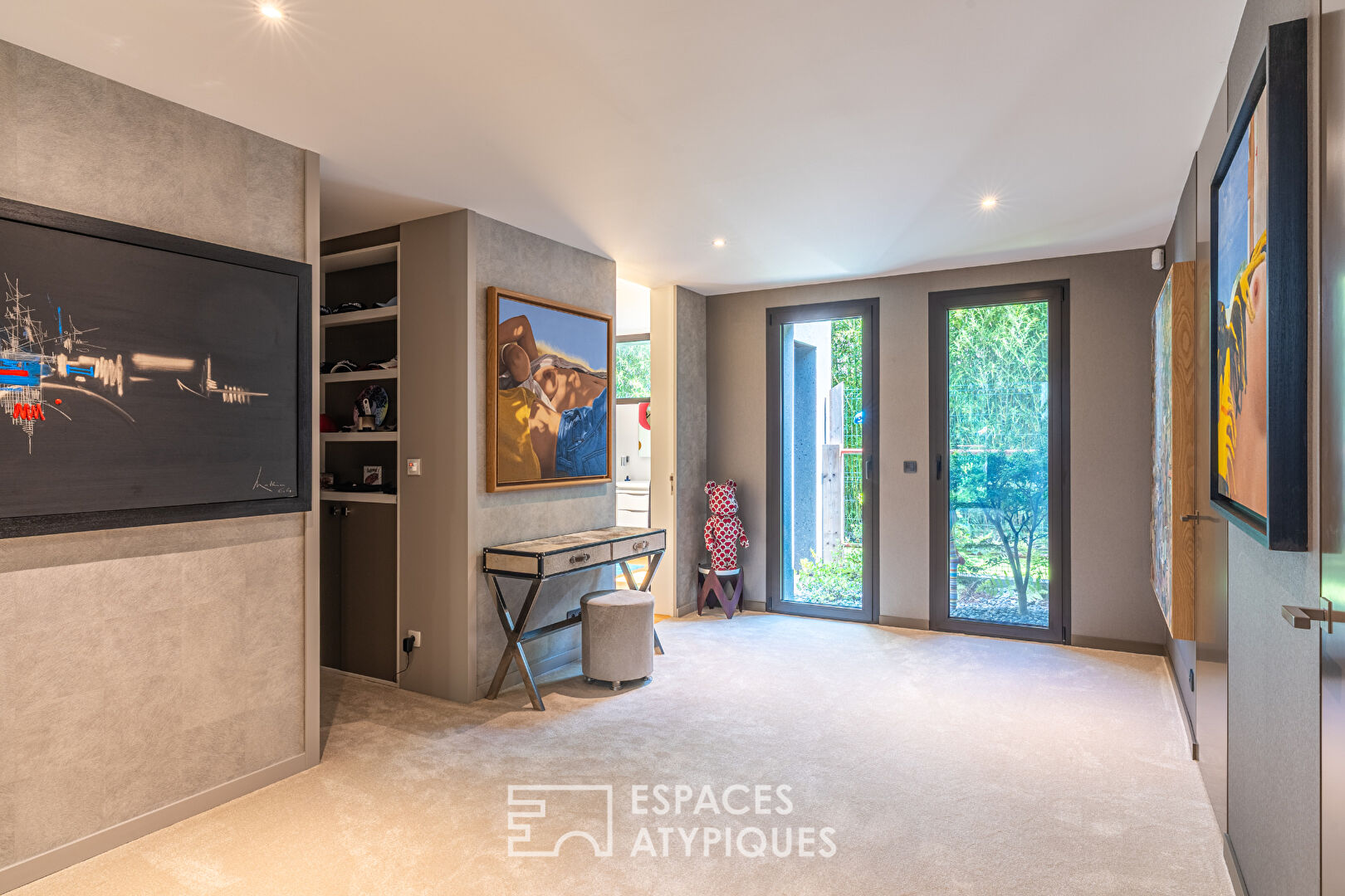 Architect-designed villa with private spa in the heart of a wooded park
