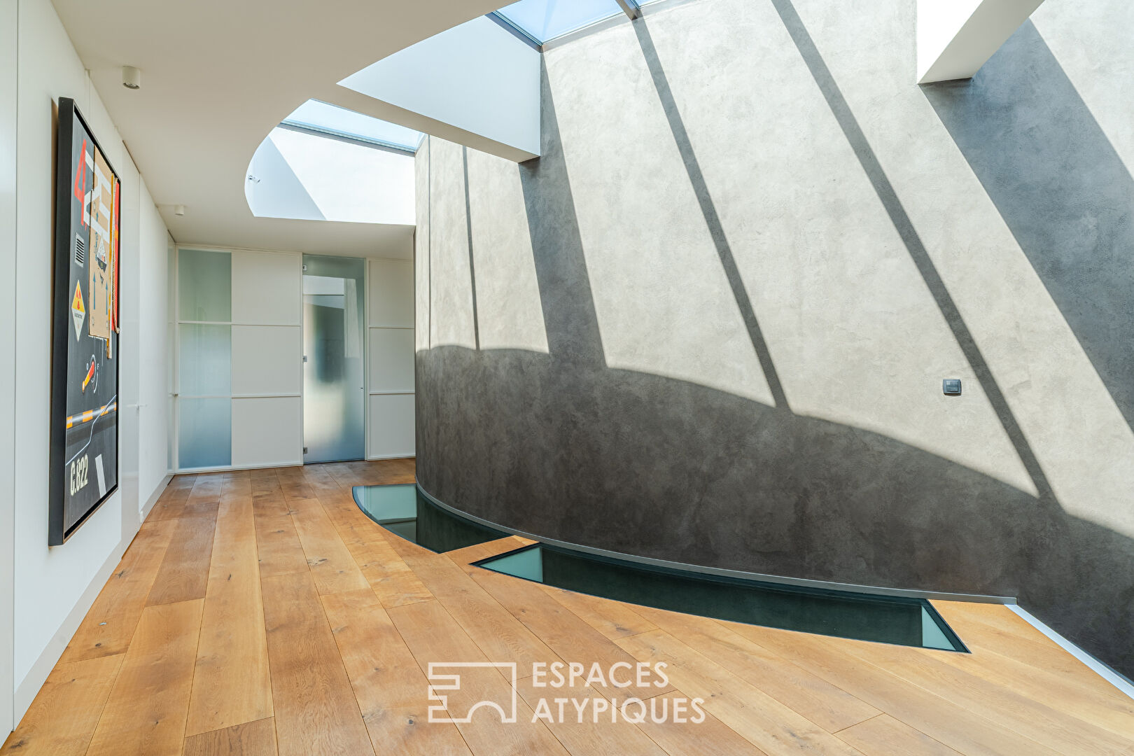 Architect-designed villa with private spa in the heart of a wooded park