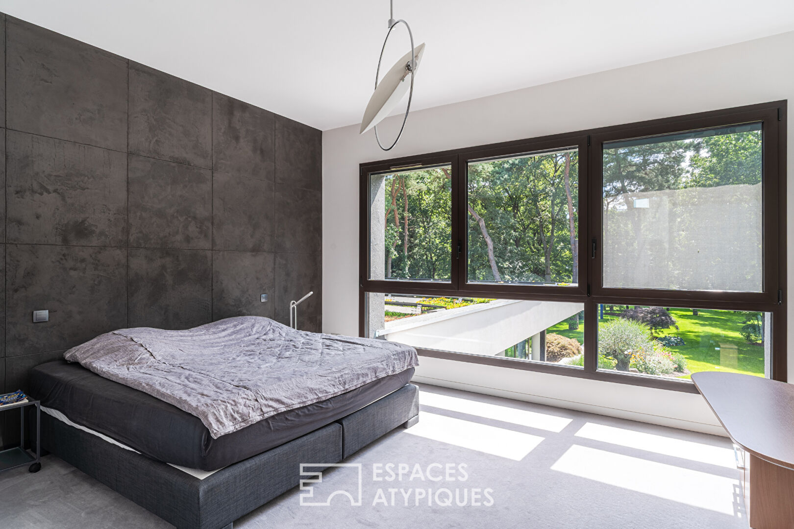 Architect-designed villa with private spa in the heart of a wooded park