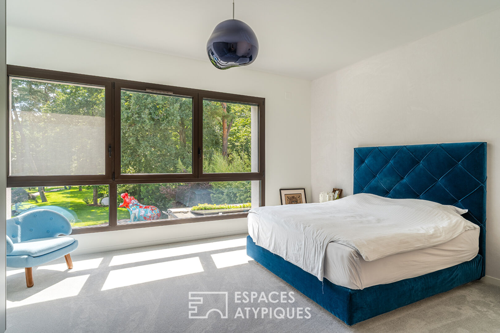 Architect-designed villa with private spa in the heart of a wooded park