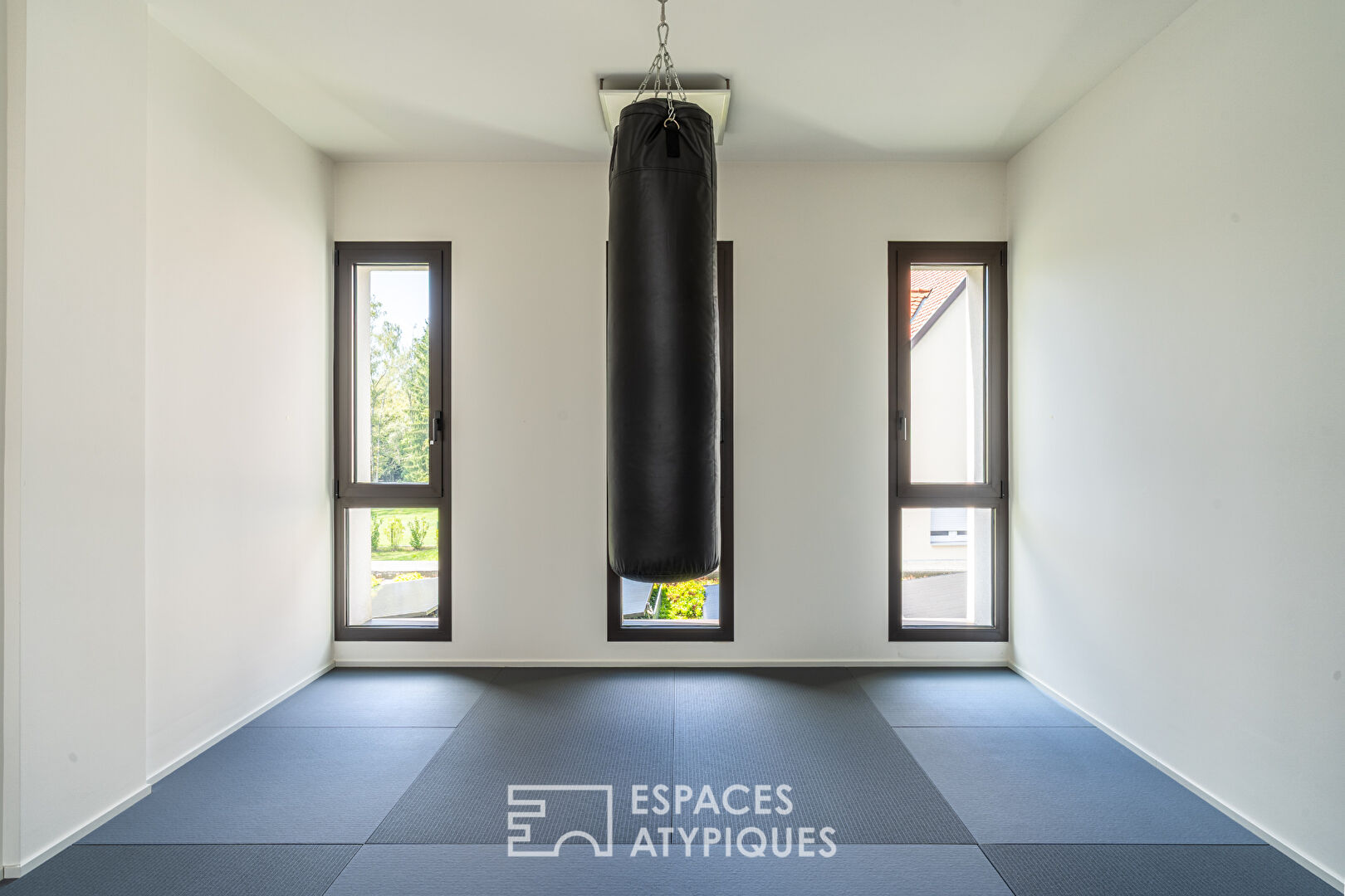 Architect-designed villa with private spa in the heart of a wooded park