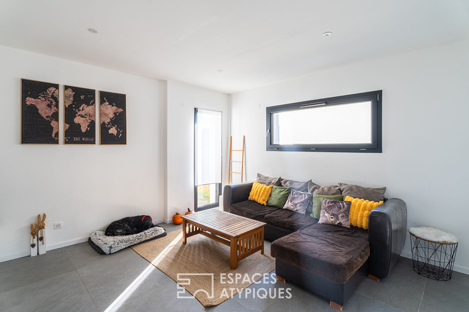 Maison contemporaine et ses volumes lumineux avec piscine