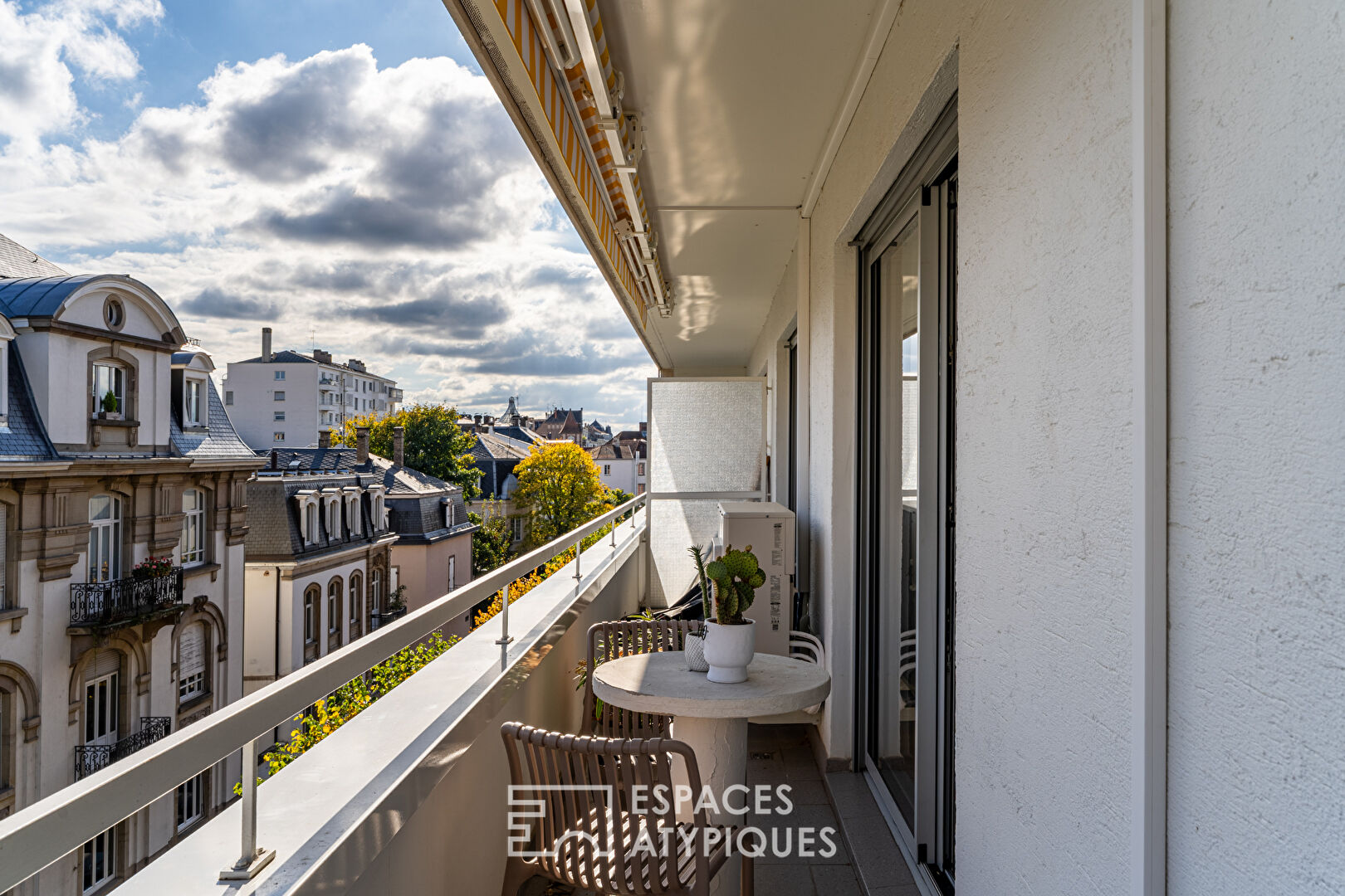 Renovated flat with terrace in the Orangerie district