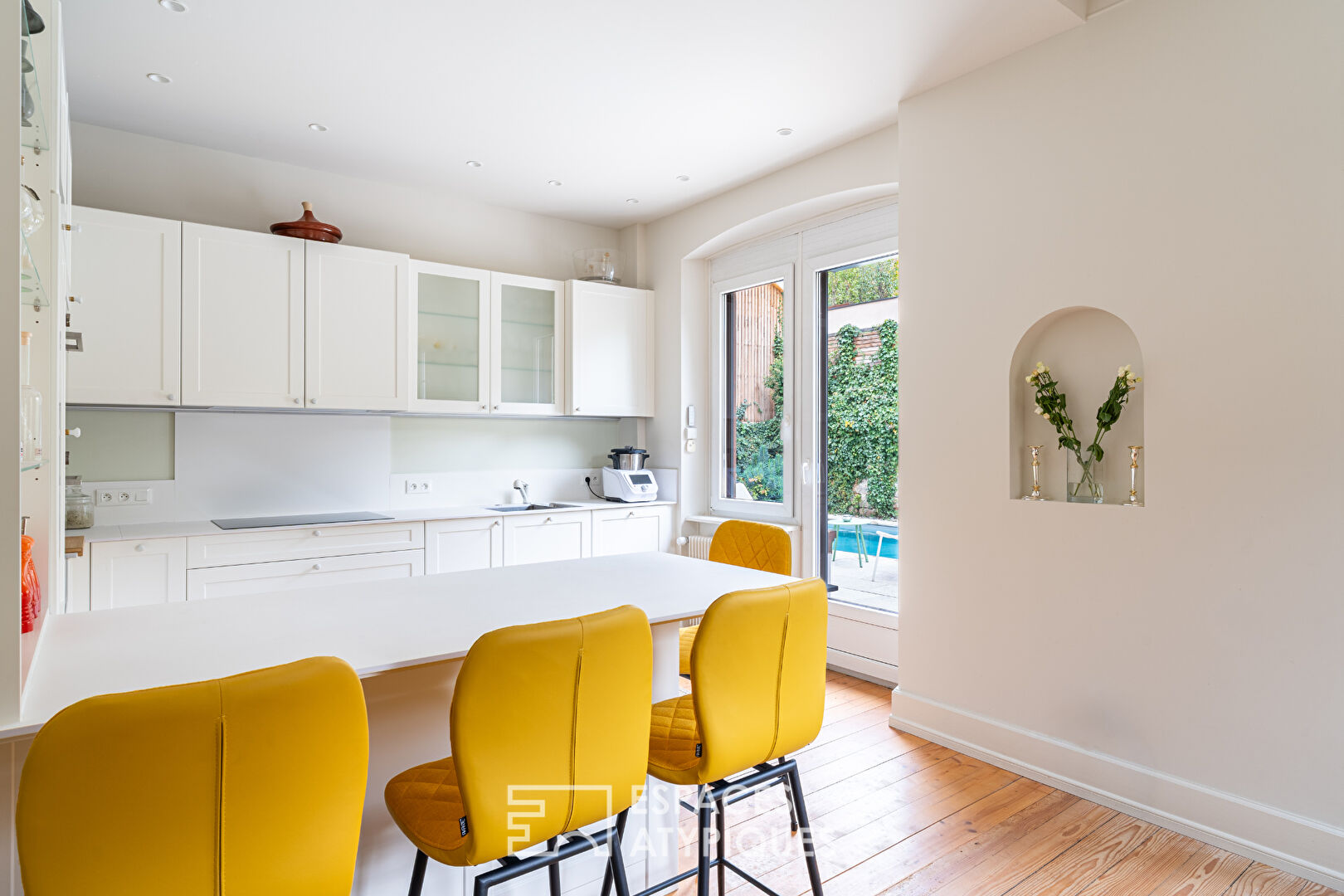 Maison de maître rénovée avec piscine et jardin