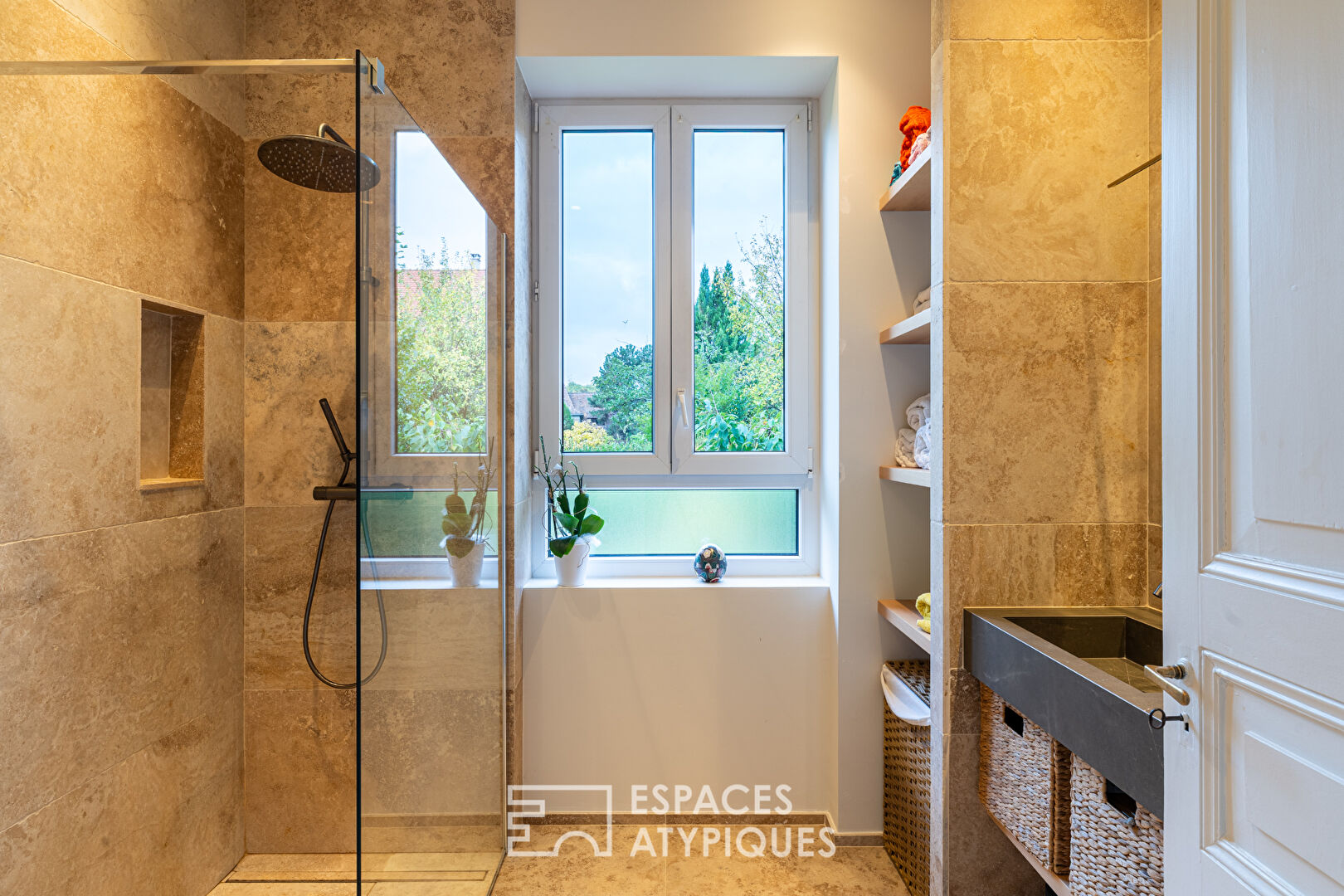 Maison de maître rénovée avec piscine et jardin