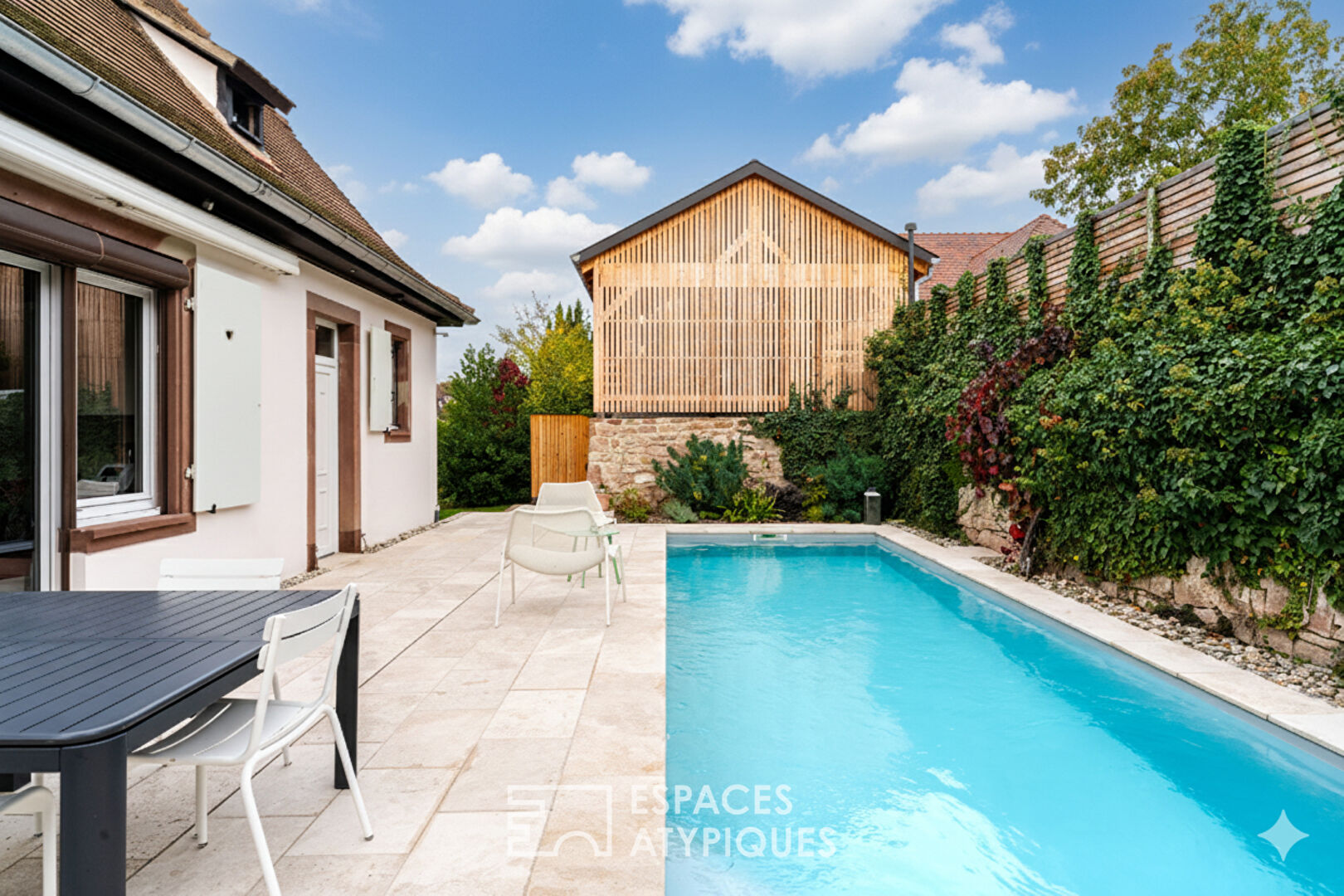 Maison de maître rénovée avec piscine et jardin