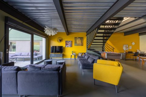 Loft esprit industriel et sa terrasse privative