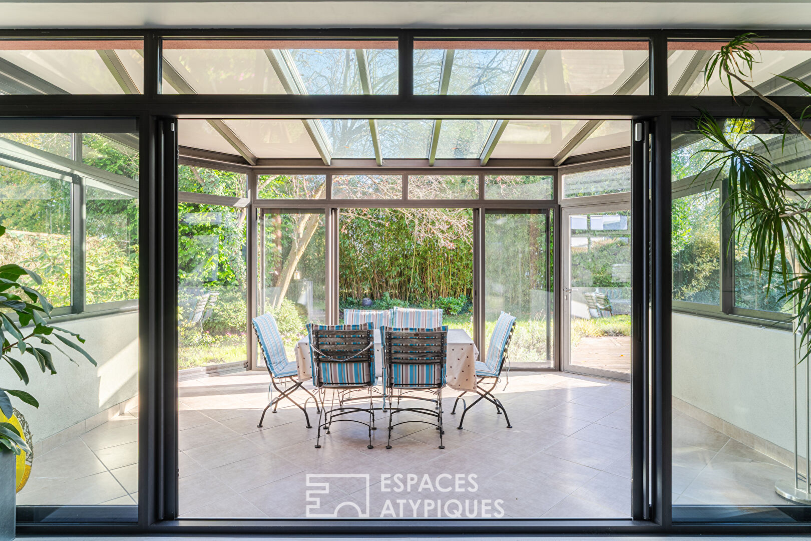 Maison années 30 et son extension contemporaine avec jardin paysagé