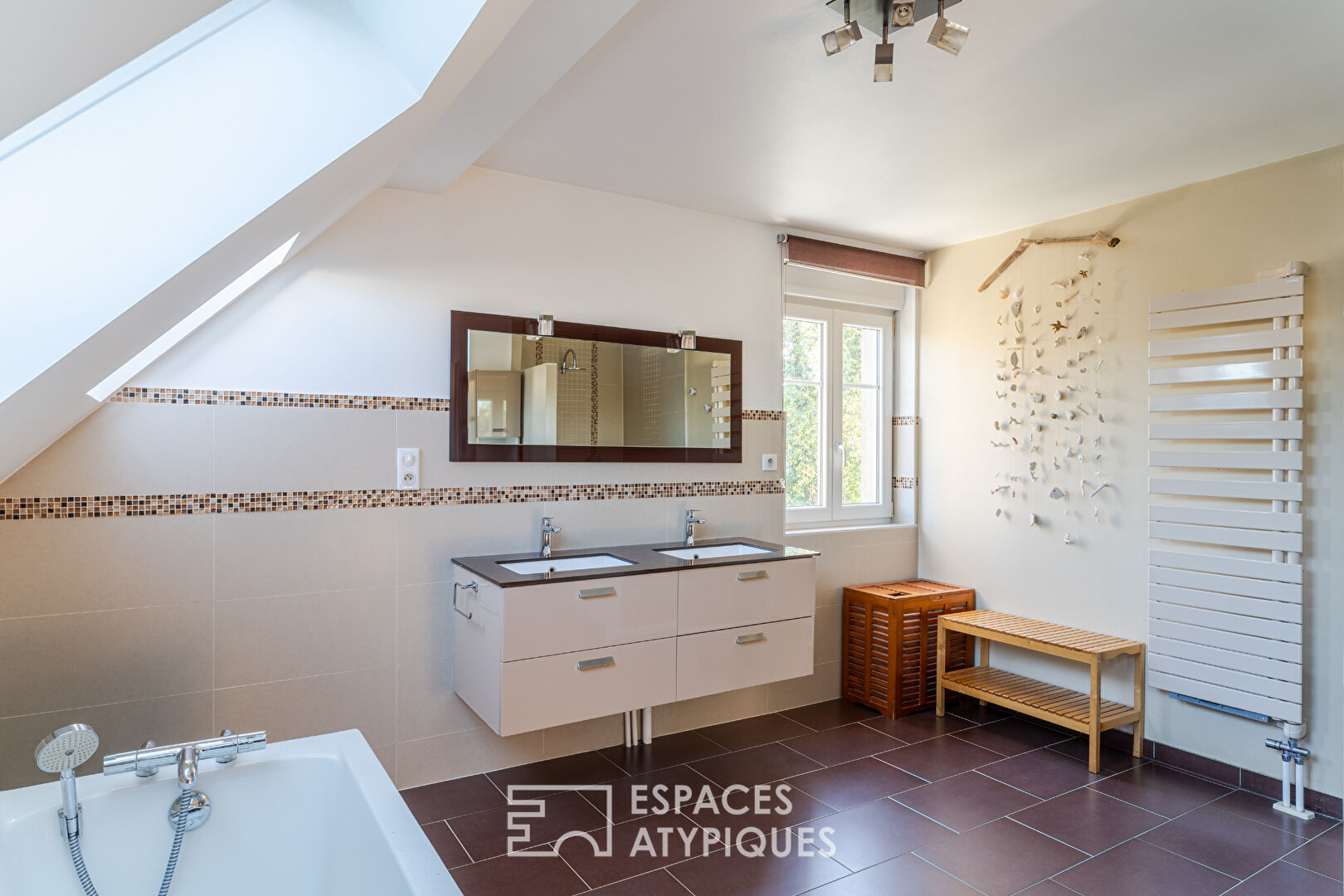 Maison années 30 et son extension contemporaine avec jardin paysagé