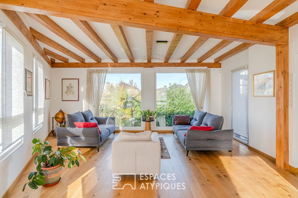 Chaleureuse contemporaine avec terrasse et jardin