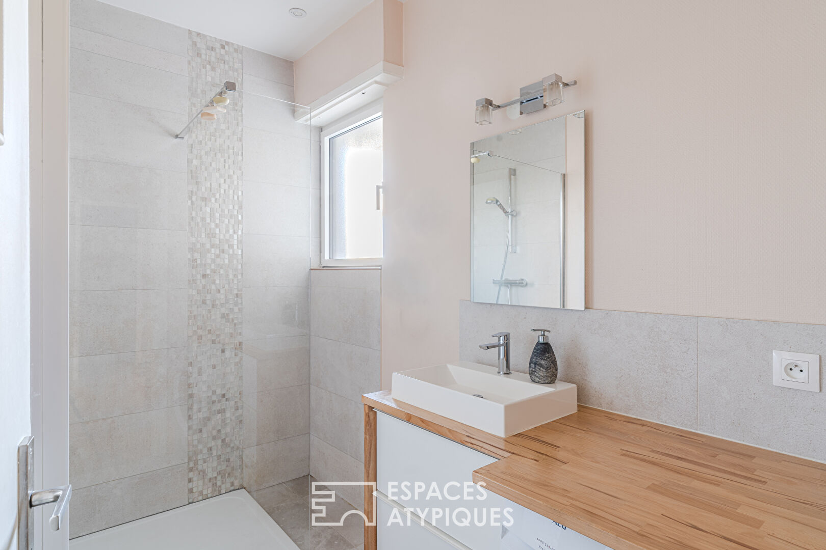 Appartement traversant rénové et son balcon quartier Contades