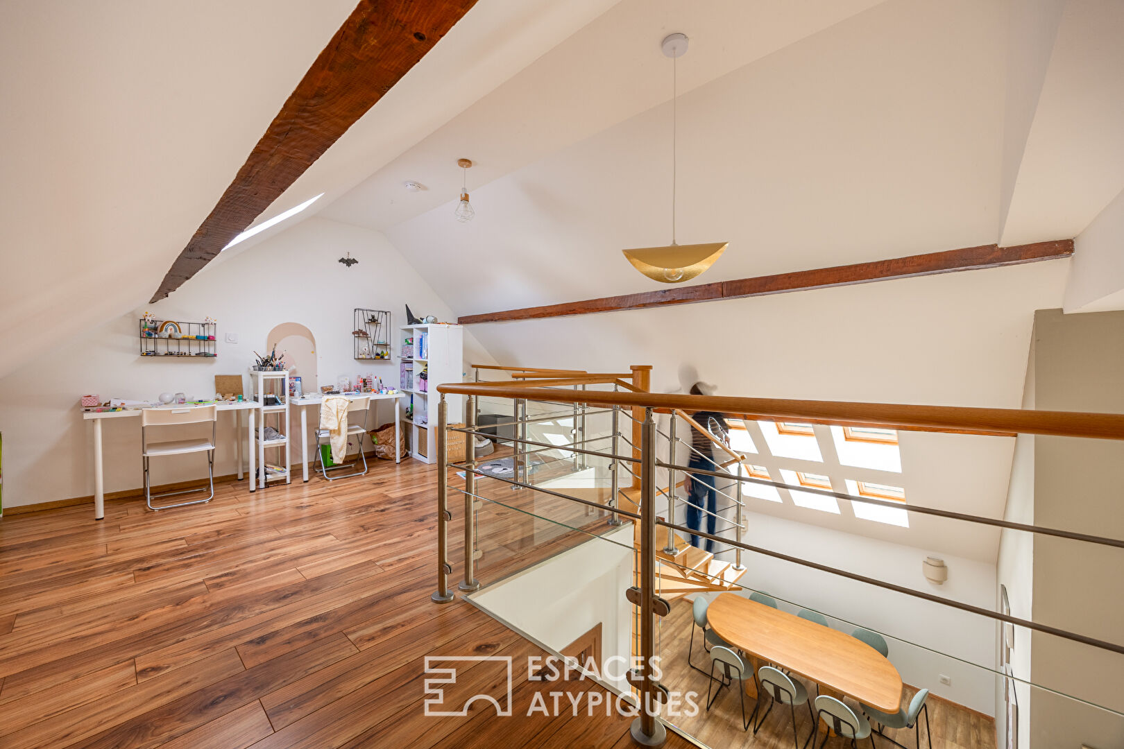 Maison esprit loft et son espace professionnel