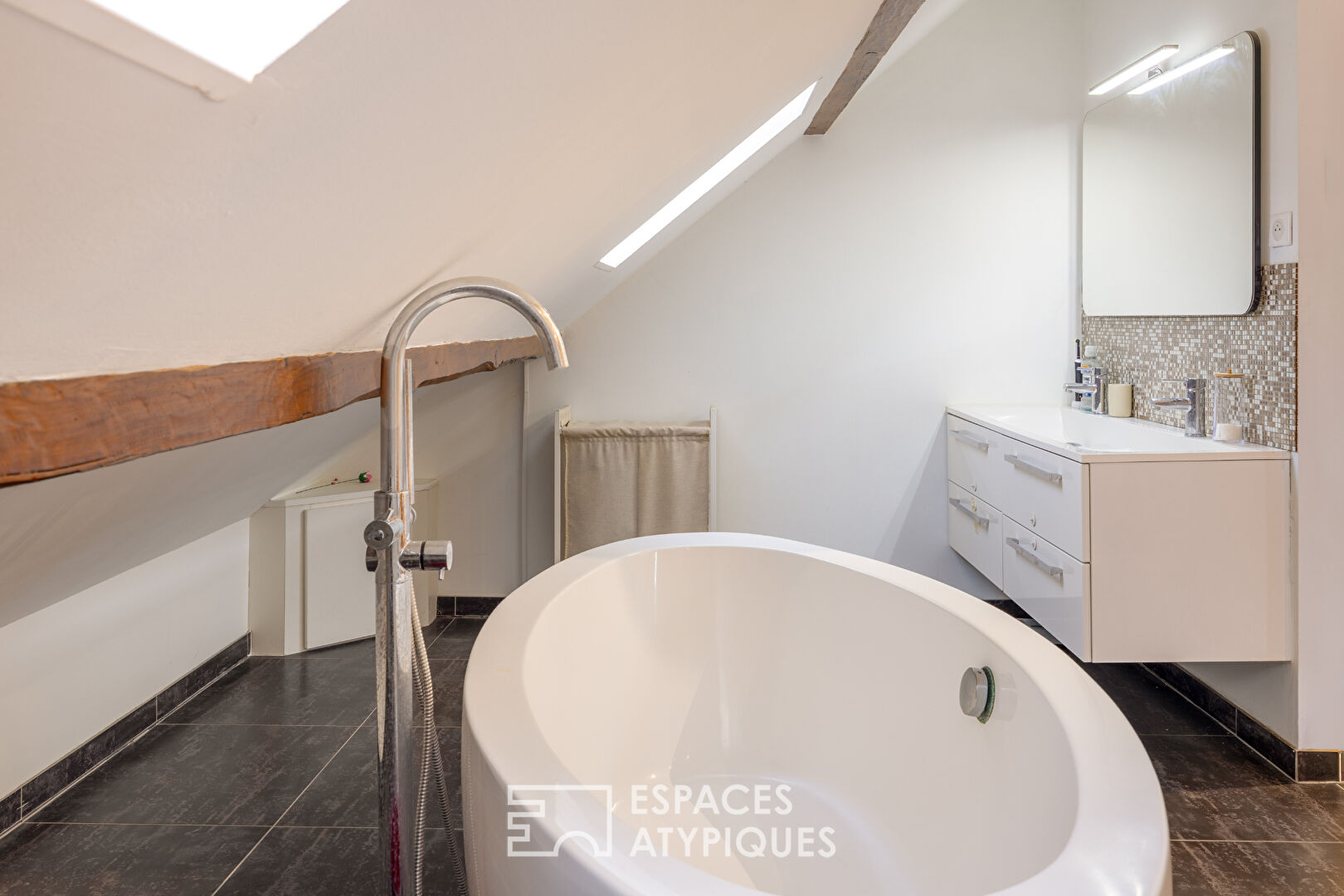Maison esprit loft et son espace professionnel