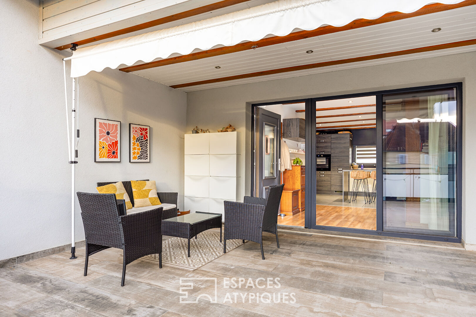 Maison esprit loft et son espace professionnel