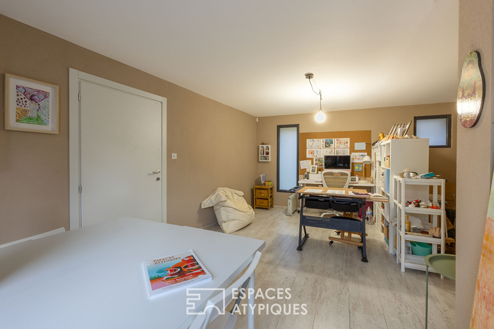 Maison esprit loft et son espace professionnel