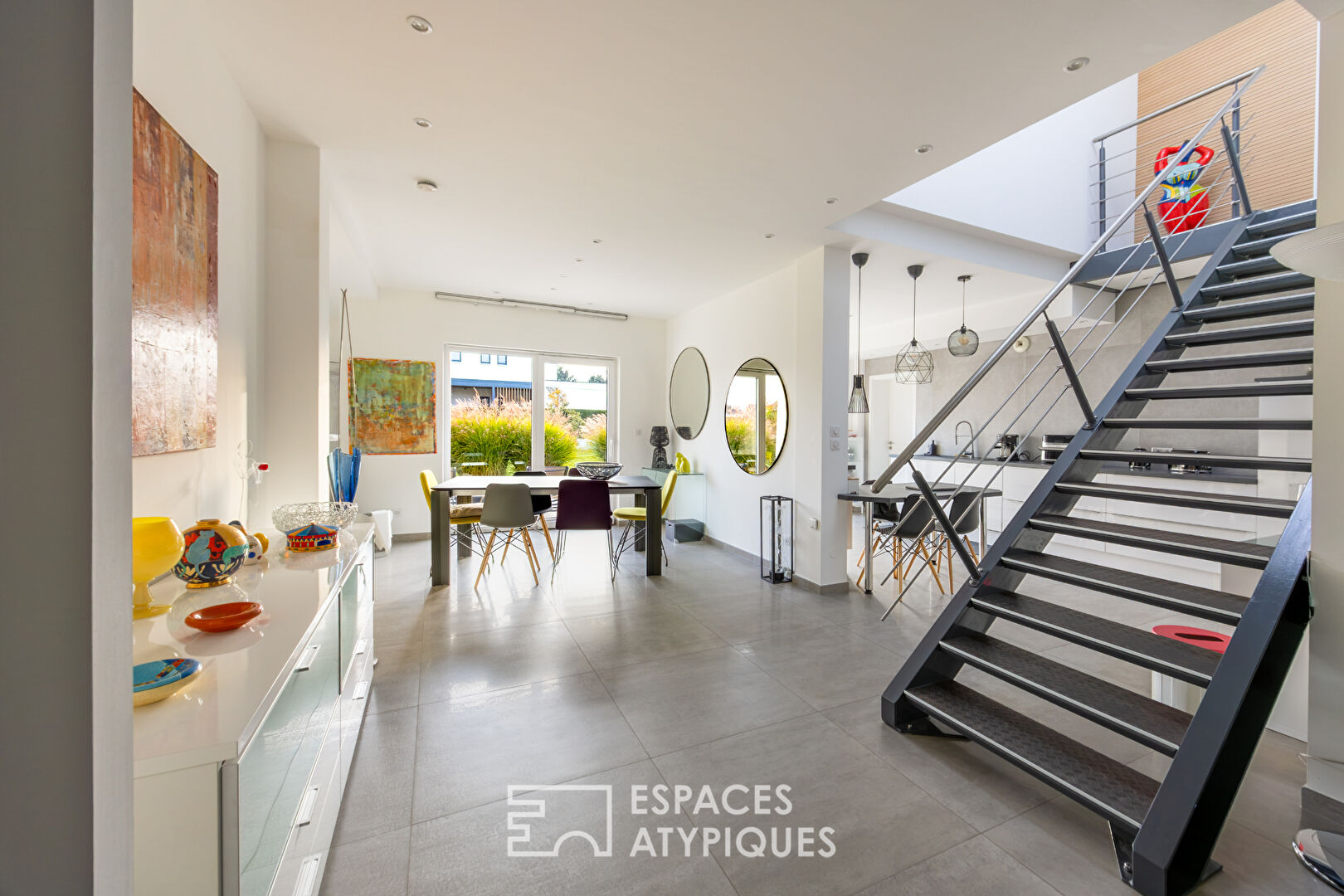 Maison contemporaine aux lignes épurées et son appartement indépendant