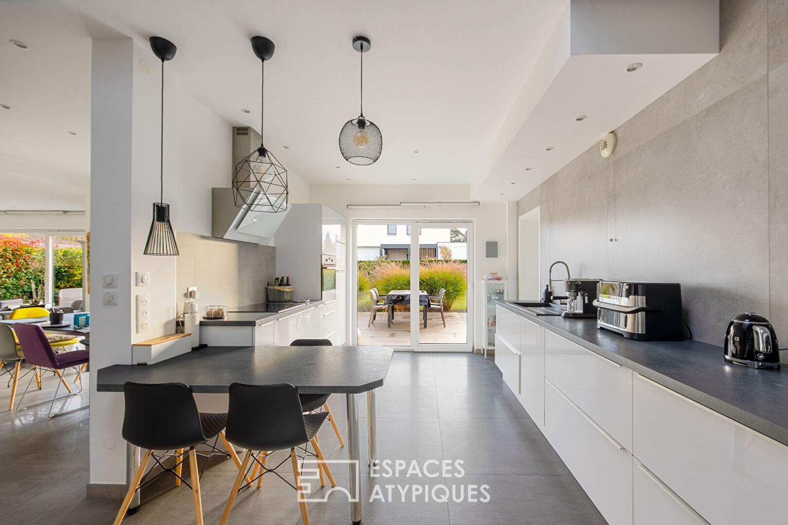 Maison contemporaine aux lignes épurées et son appartement indépendant