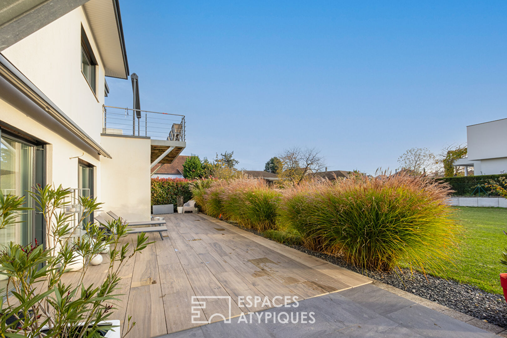 Maison contemporaine aux lignes épurées et son appartement indépendant
