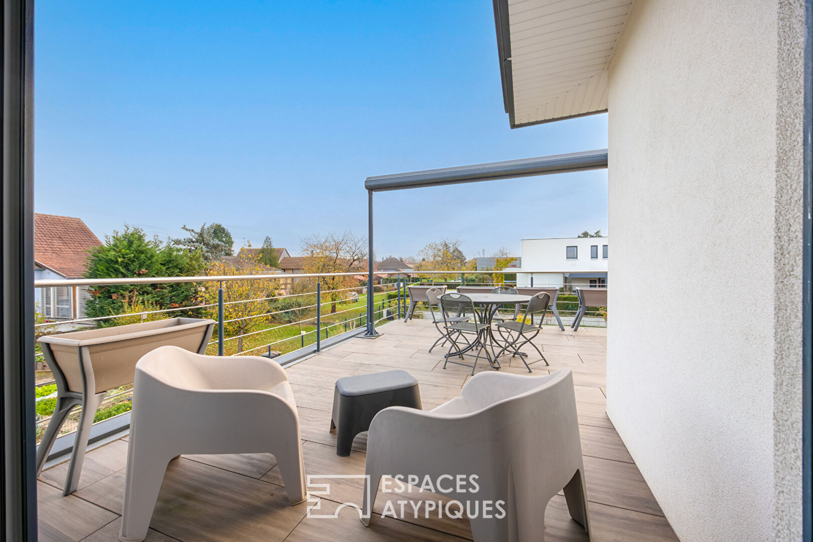 Maison contemporaine aux lignes épurées et son appartement indépendant