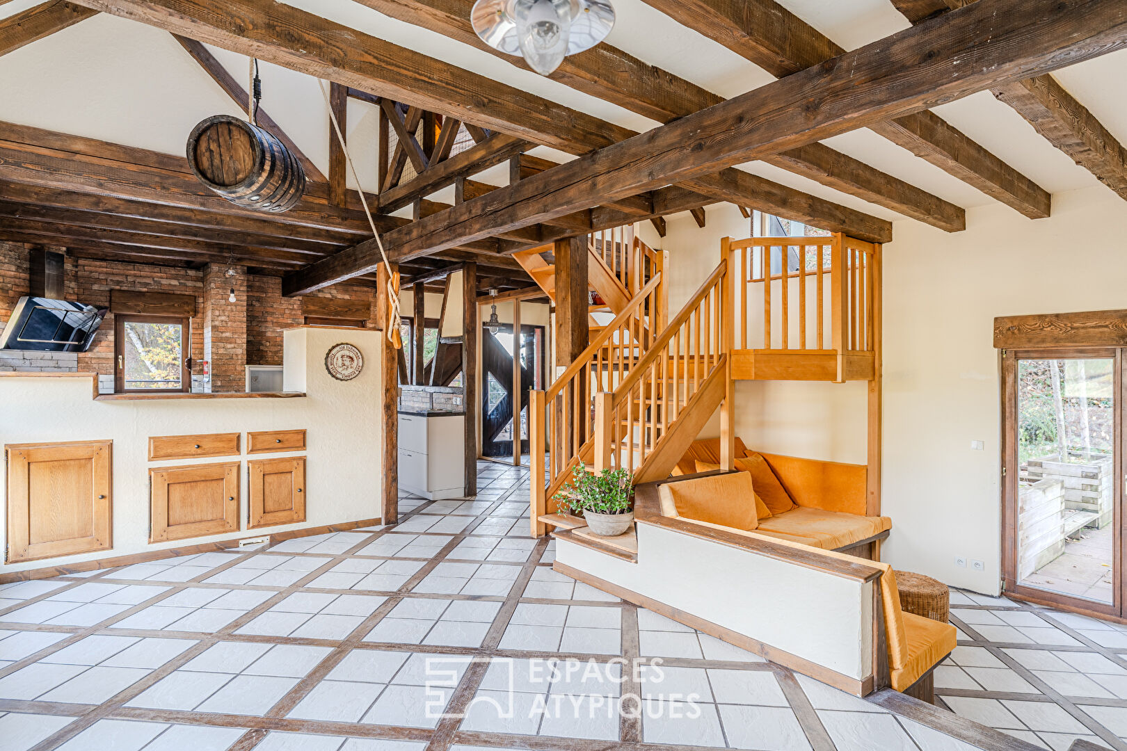 Maison vigneronne en lisière de forêt