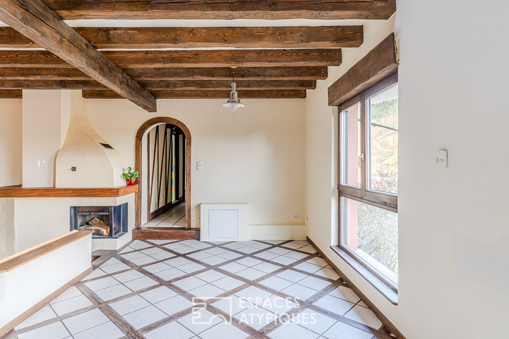 Maison vigneronne en lisière de forêt