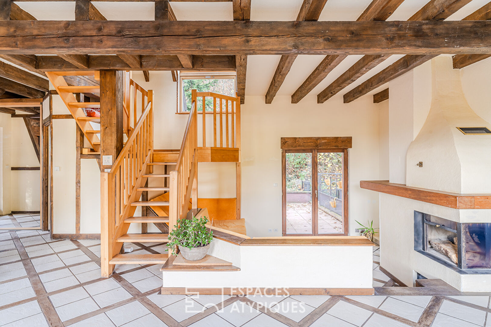 Maison vigneronne en lisière de forêt