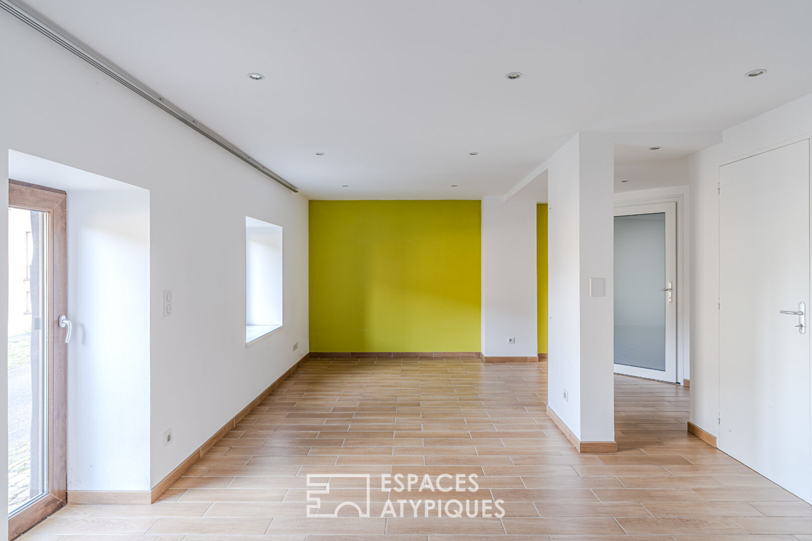 Maison vigneronne en lisière de forêt