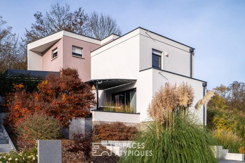 Maison contemporaine et ses terrasses