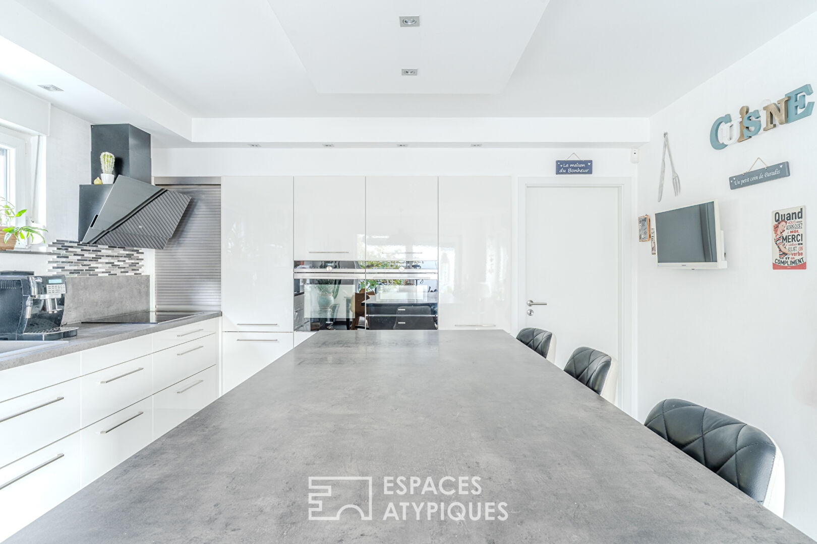 Maison contemporaine et ses terrasses