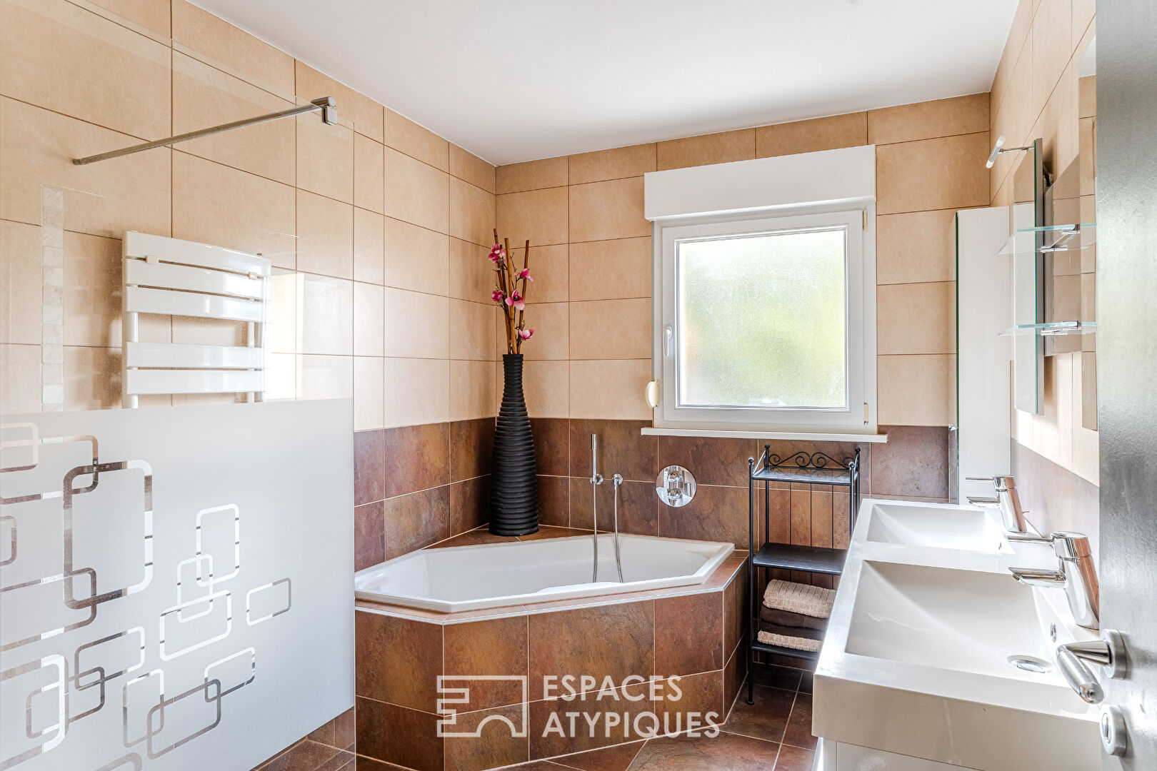 Maison familiale avec véranda et piscine