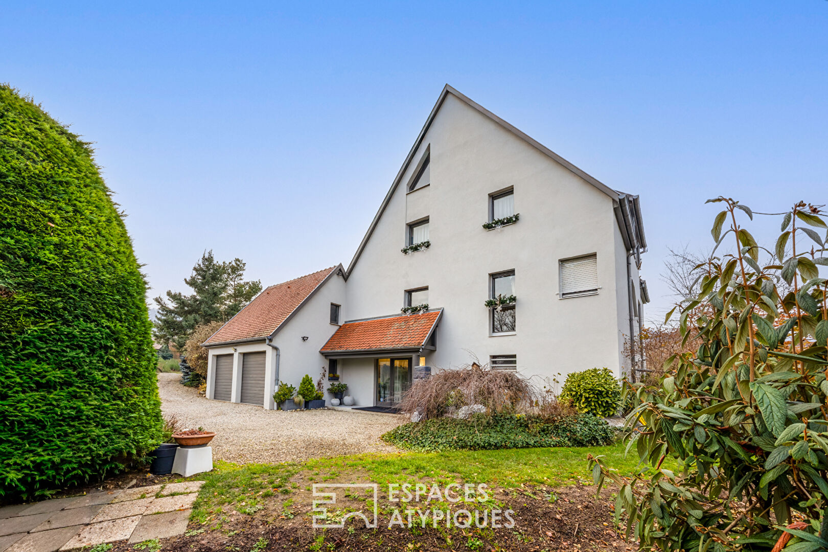 Maison d’architecte avec piscine au pied des Grands Crus