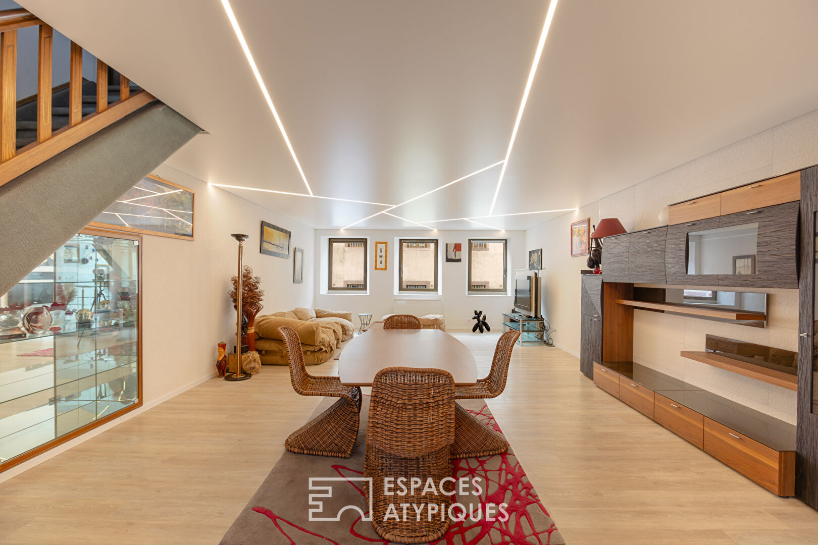 Ensemble immobilier singulier en centre-ville